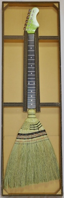 ほうきギター3 (131x400).jpg